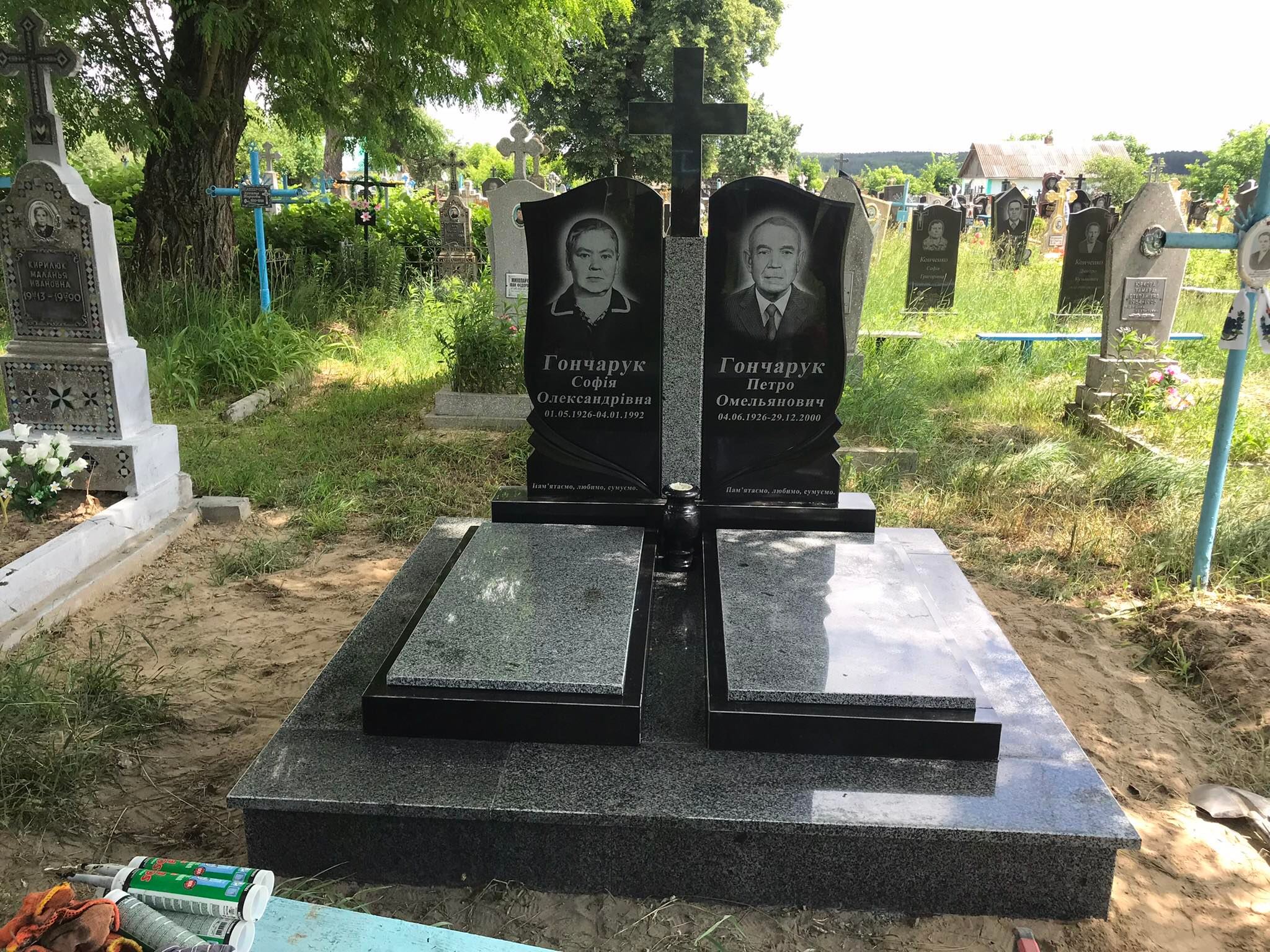Памятник гранітний №Д14 Памятник гранітний №Д14