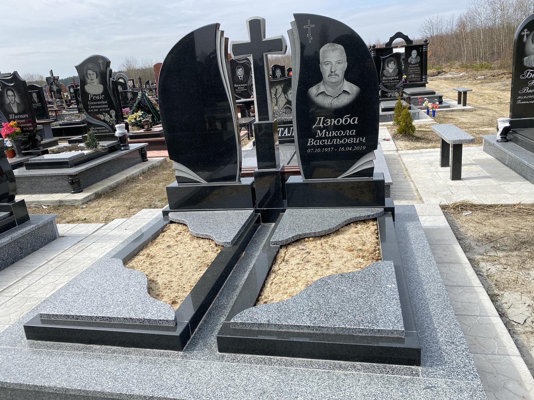 Памятник гранітний №Д21 Памятник гранітний №Д21