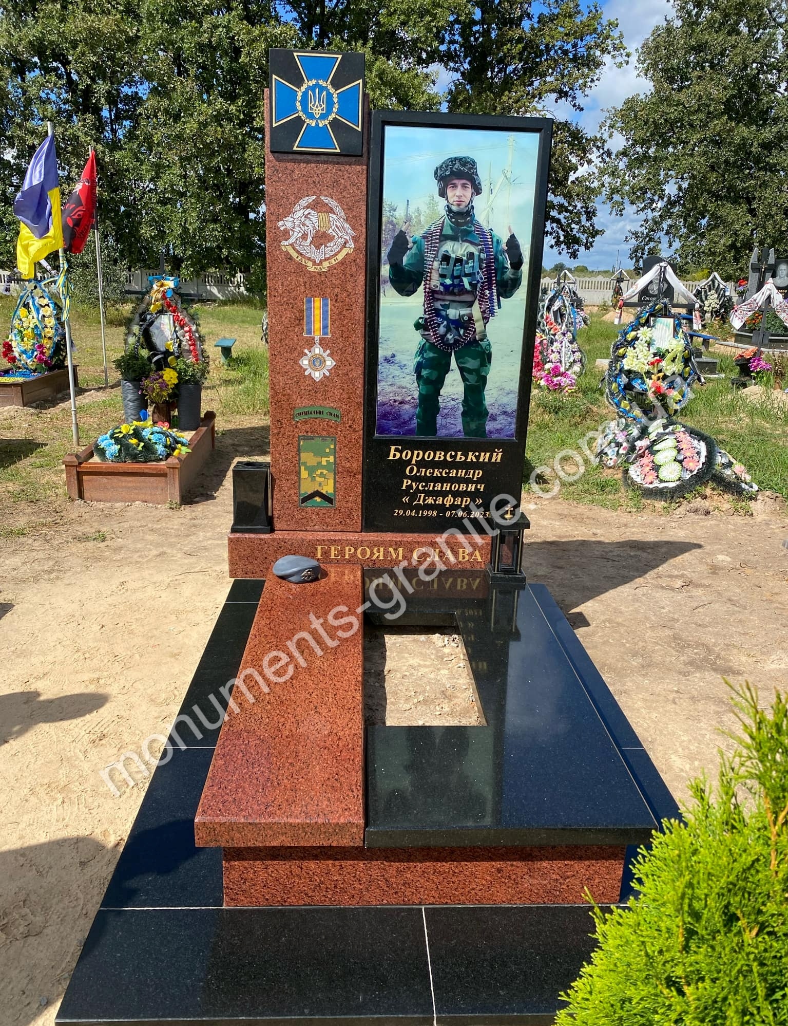 Памятник гранітний №У26 Памятник гранітний №У26